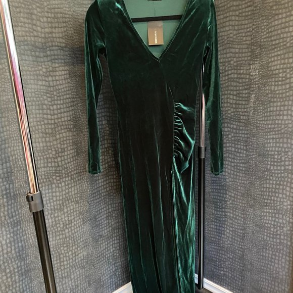 Emerald Green velvet dress w/ thigh slit - Picture 1 of 2